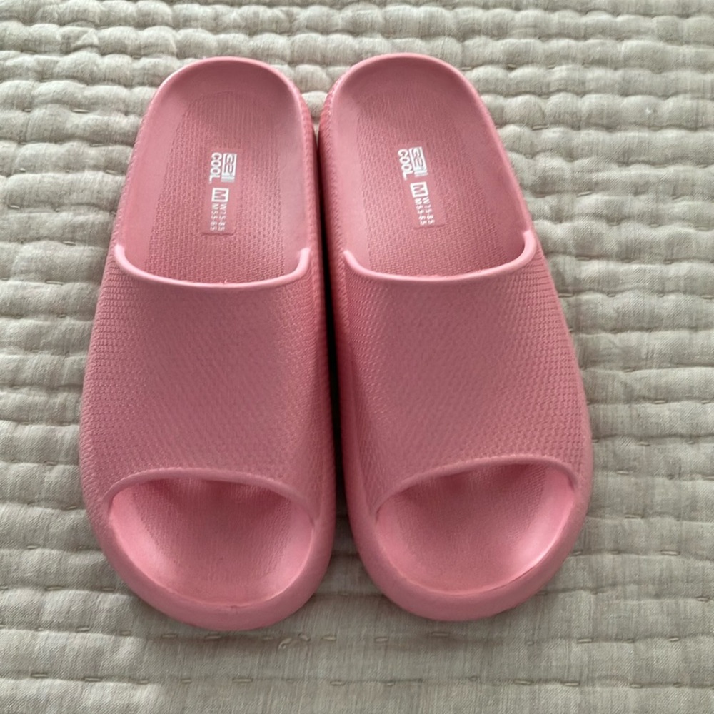 32• Slides